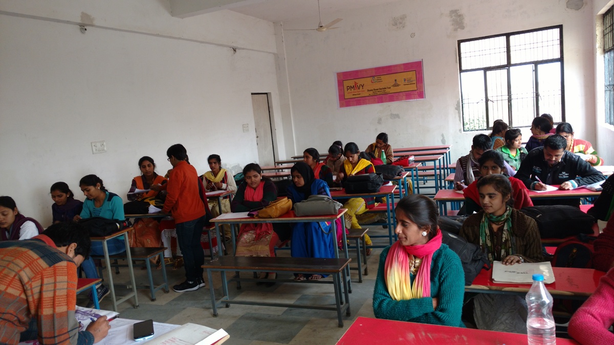 Apparel Training Industrial Sewing Machine Operator at Sunaina samriddhi Foundation at Agra